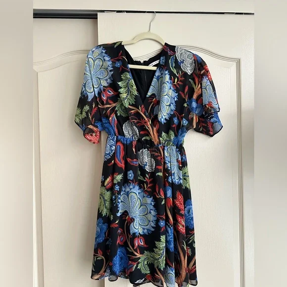 Alice + Olivia | Dresses | Alice Olivia Black And Floral Print Mini Dress |  Poshmark